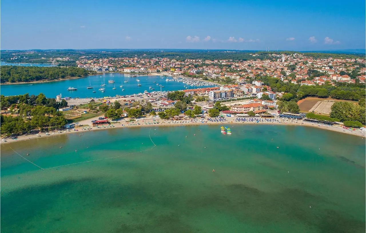 5 Bedroom Lovely Apartment In Medulin Croatia