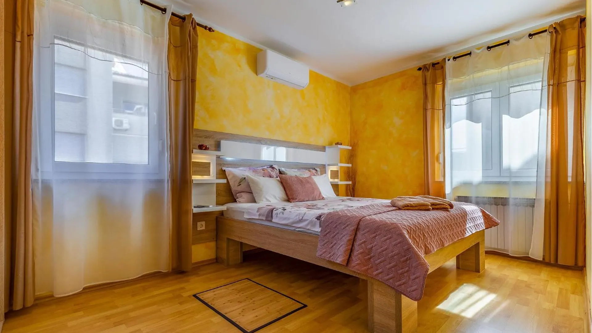 5 Bedroom Lovely Apartment In Medulin 0*,