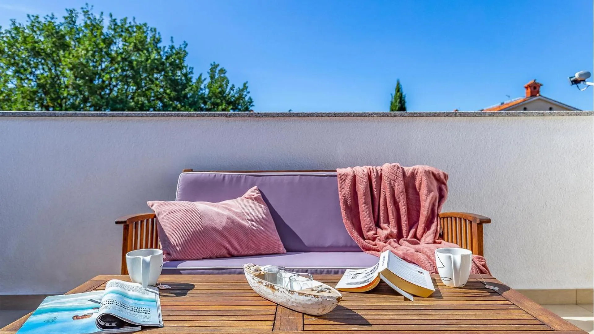 5 Bedroom Lovely Apartment In Medulin 0*,